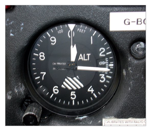 Altimeter types including Boeing 737 electronic display